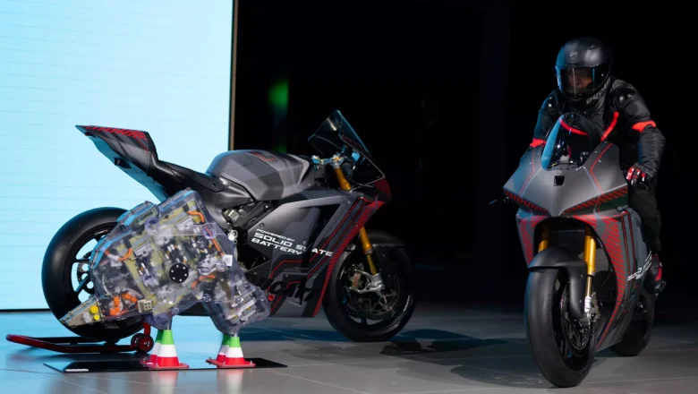 Ducati motocikls ar revolucionāru akumulatoru