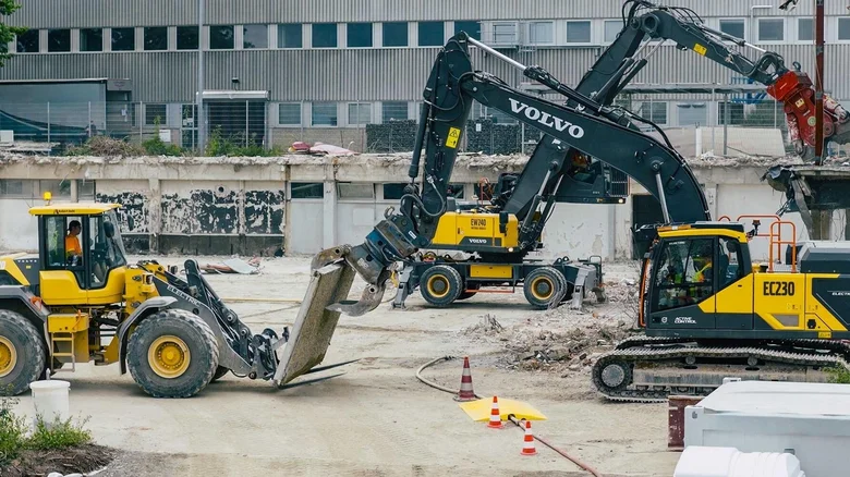 Volvo elektriskās mašīnas maina būvlaukumus