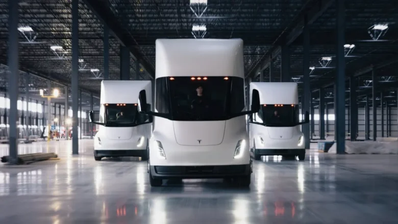 Tesla kavē elektriskā kravas auto ražošanu