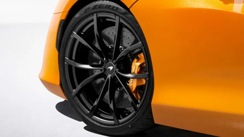 McLaren pirmais SUV ar hibrīdu 2028. gadā