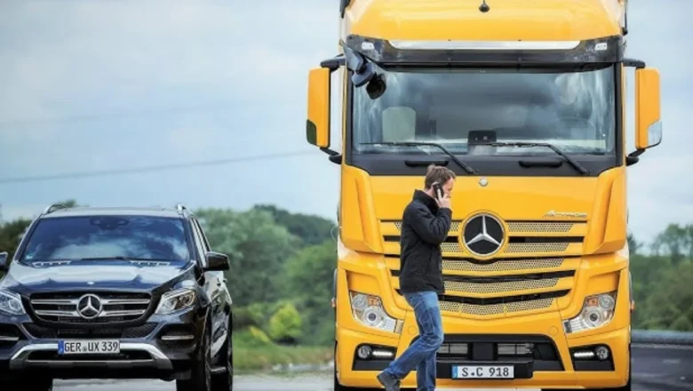 Mercedes kravas auto apstājas ātrāk nekā daži vieglie auto