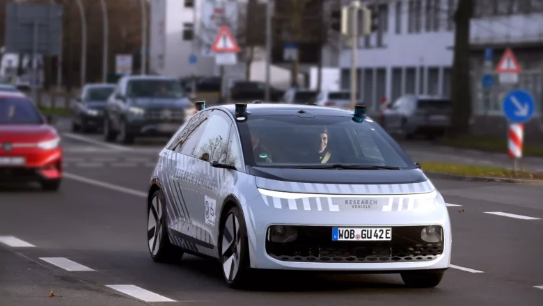 Volkswagen atklāj robotaksi bez stūres rata