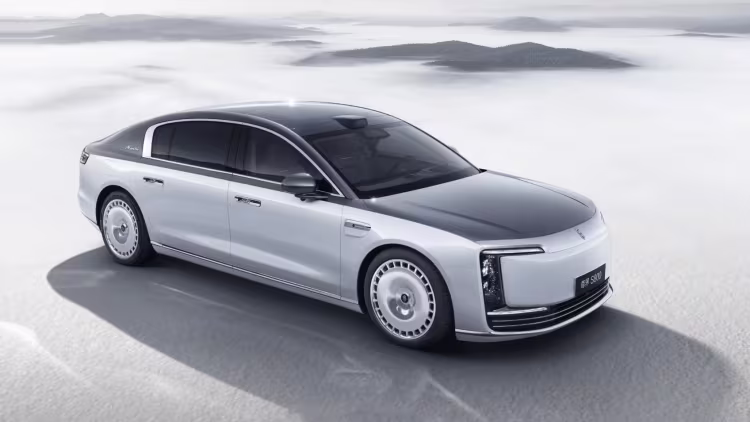 Ķīnas luksusa elektroauto ar 40 collu ekrānu
