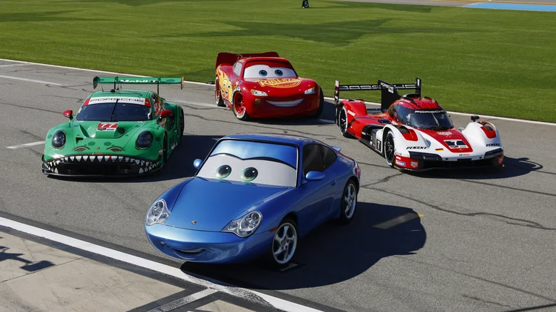 Porsche svin “Cars” 20 gadus ar Lightning McQueen un Sally