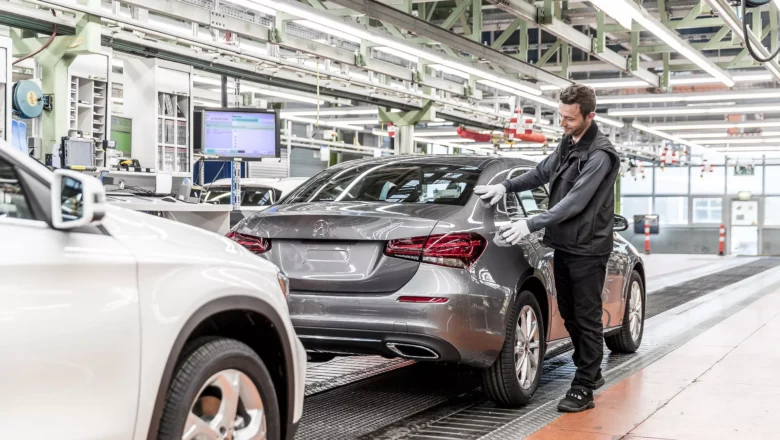 Mercedes A-Class turpinās ražot līdz 2028. gadam Ungārijā