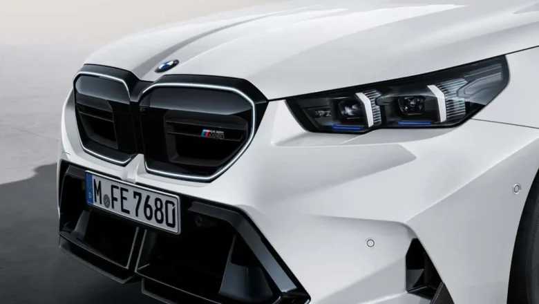 Populārākā auto krāsa ASV 2025. gadā – balta!