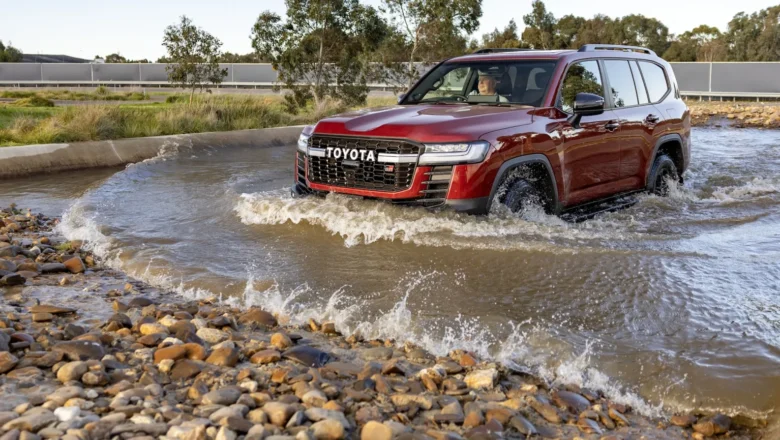 Toyota Land Cruiser 300 Performance Hybrid – spēcīgākais jebkad ar 457 ZS!