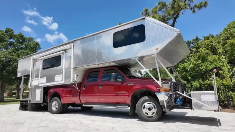 Ford Super Duty Mega Camper: viens no ekstrēmākajiem mājokļiem uz riteņiem