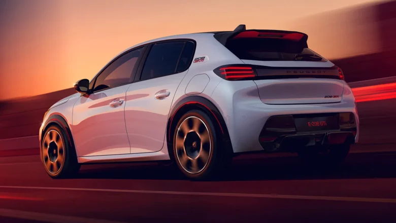 Peugeot e-208 GTi atklāts pilnībā – elektriskais karstais hečbeks atgriežas!