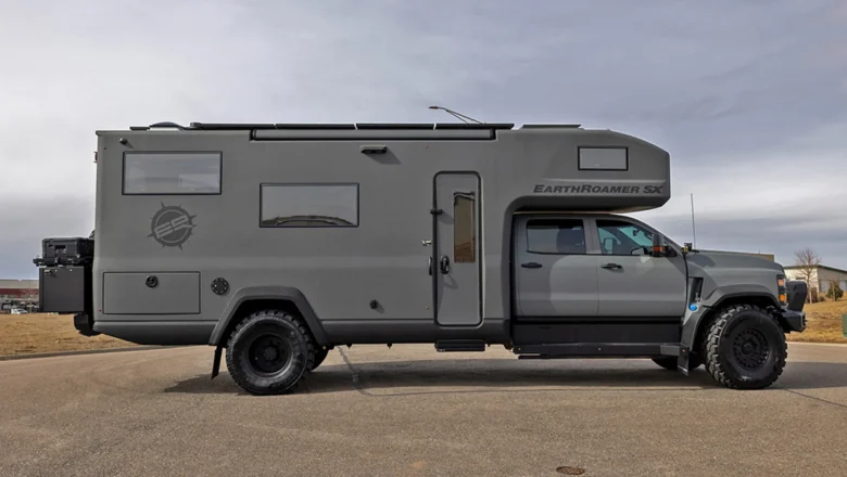EarthRoamer XV-SX – luksusa mājoklis uz riteņiem bezceļiem