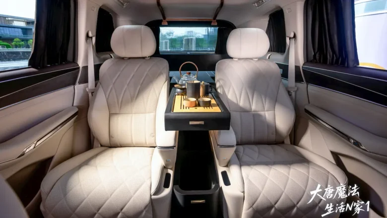BYD luksusa SUV dodas uz ārzemēm pēc rekordliela pasūtījumu skaita