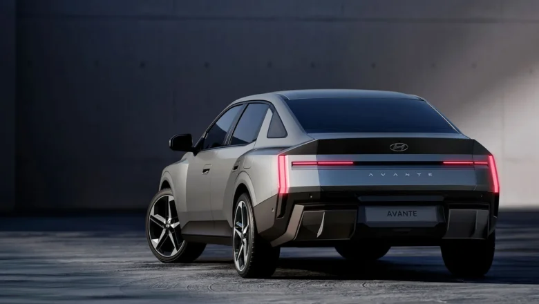 Jaunais Hyundai Elantra 2027 – lielāks, asāks un pilns ar tehnoloģijām