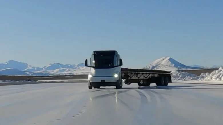 Tesla Semi stabilitātes kontrole uz ledus – iespaidīga atgriešanās