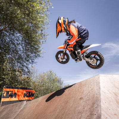 KTM SX-E 2.12: jauns elektriskais mini-motokross augstākiem iesācējiem