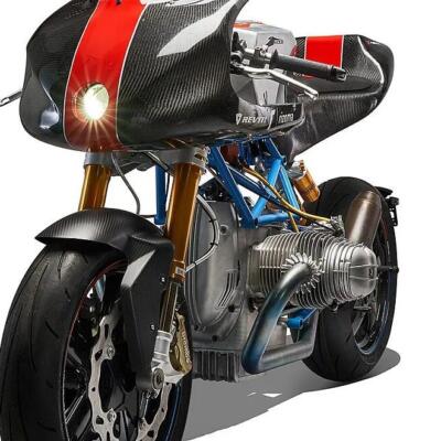 140 kg smagais BMW boxer – klasisks gaisa dzesētais motors modernā trases motociklā