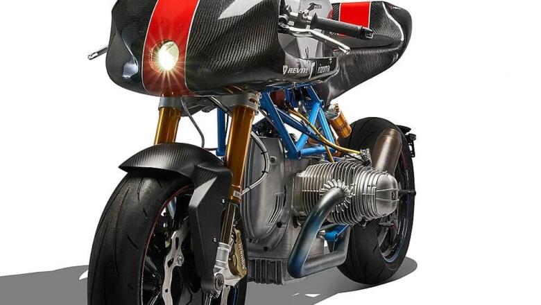 140 kg smagais BMW boxer – klasisks gaisa dzesētais motors modernā trases motociklā