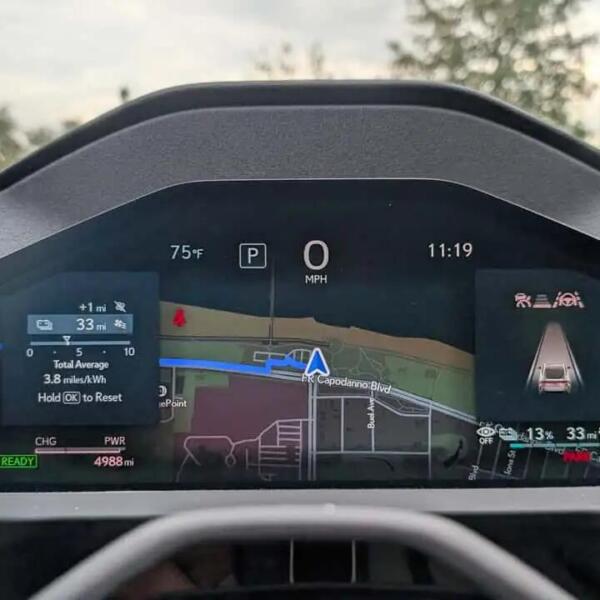 Android Auto ar Google Maps plāno elektroauto uzlādes pieturas